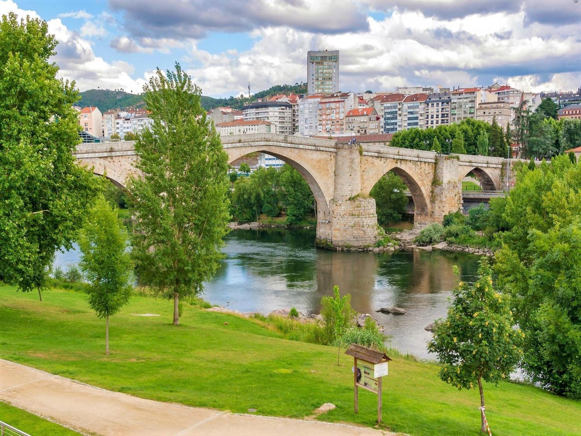 Charming Apartment In Ourense Overlooking The City Exteriör bild